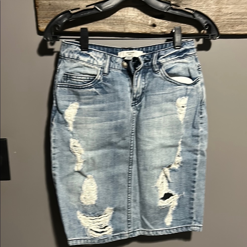 Vera Moda small Distressed Denim Skirt